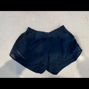 Lululemon Hotty Hot Low-Rise Lined Short 2.5”